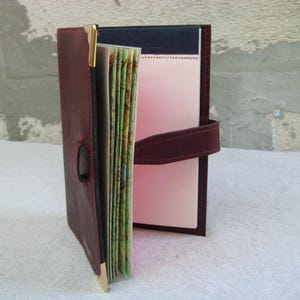 Skórzane portfolio firmy z lat 80., monogramowany folder Ikarus, luksusowy bordowy folder, portfolio z mapami, węgierski przedmiot kolekcjonerski, epoka komunizmu