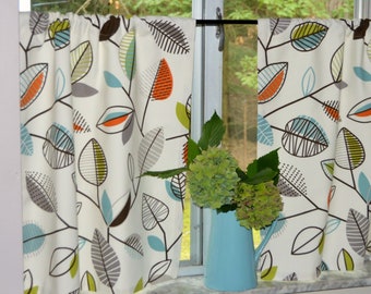 Mid Century Kitchen Cafe Curtains . Leaf Tiers . Covington Carson Leaf . Off White Background . Retro Fabric