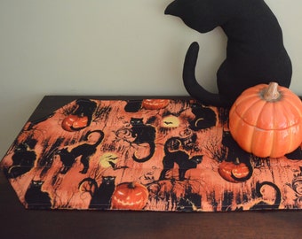 Black Cat / Pumpkin Halloween Table  Runner . Quilted Reversible Runner  . Fall Leaves Table Centerpiece