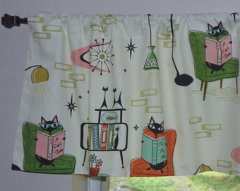 Retro Cozy Cats’ Den Valance . Kitchen Tabby Cat Curtains .  Reading Books Library . Mid Century . Off White Background