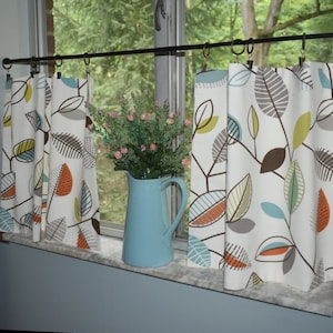 Cortinas Retro Leaf Cafe para cocina: Estampado Covington Carson, capas en blanco roto