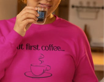 Sudadera "But First Coffee": cuello redondo unisex acogedor, moda de otoño