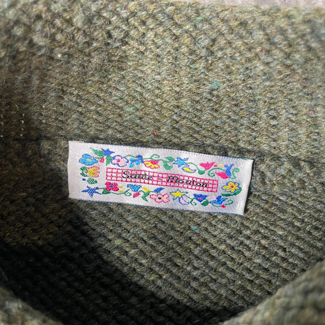 Vintage 90s Olive Green Turtleneck Sweater – Wool Blend Cable Knit – Chunky Textured Pullover – Cottagecore Grandpa Knit, foto 3 di 5