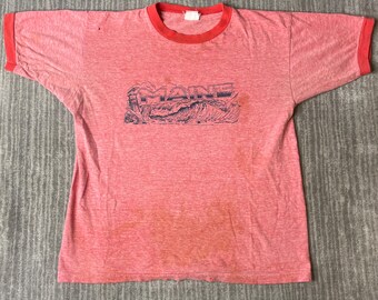 Vintage 1970s Maine Ringer T-Shirt – Size M – Lighthouse Ocean Wave Graphic – Heather Red Tourist Tee – Distressed Coastal Shirt