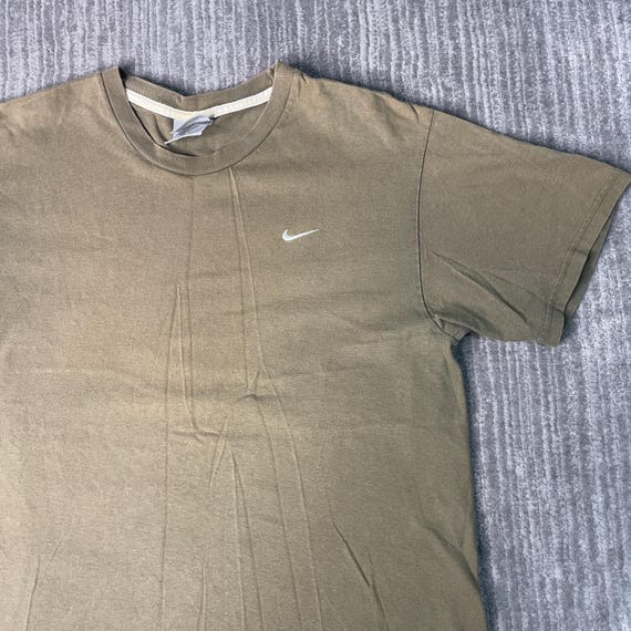 Vintage 2000s Nike Mini Swoosh Tee – M – Olive Essential Athletic