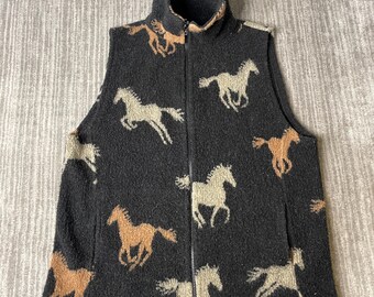 Chaleco polar Bear Ridge vintage de los años 90 – Talla L – Estampado de caballo al galope – Cremallera completa – Hecho en EE. UU. – Ropa de exterior estilo western