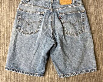 Vintage 1990s Levi’s 505 Denim Shorts – 33 – Light Wash Regular Fit Cutoff Jean Shorts – Jorts