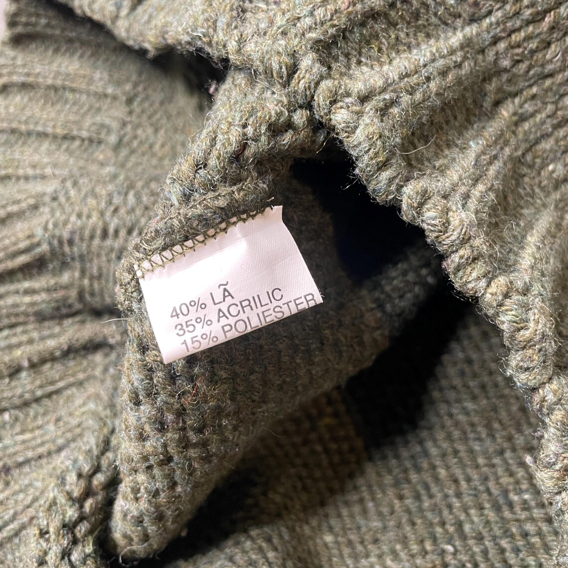 Vintage 90s Olive Green Turtleneck Sweater – Wool Blend Cable Knit – Chunky Textured Pullover – Cottagecore Grandpa Knit, foto 4 di 5