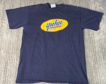 Camiseta gráfica vintage de Yoohoo de los años 2000 (XL) con el logo de la bebida de chocolate, camiseta promocional de comida Y2K, ropa urbana retro novedosa