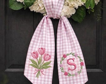 Personalisierter Tulpenkranz Schärpe, French Toile Türband, Gesticktes Blumenmonogramm, Frühlingsgarten-Innendekoration, Grandmillennial