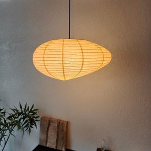 Oregelbunden bred lampskärm i papper, japansk Wabi Sabi-lampskärm, skulptural belysning, Noguchi-inspirerad, unik taklampa, skickas inom 24 timmar