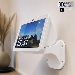 Pode incluir: Um suporte de parede branco para tela inteligente com um suporte retangular que prende uma tela digital. A tela exibe uma imagem de paisagem, a data e a hora 15:41. O suporte possui um braço curvo e uma base plana com orifícios.