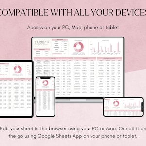 以下が含まれることがあります： ラップトップ、タブレット、スマートフォンに表示されたウェディングプランナーのスプレッドシートのスクリーンショット。画面には、グラフとデータを含むピンクと白のスプレッドシートが表示されます。上部のテキストは「すべてのデバイスに対応」と表示されています。