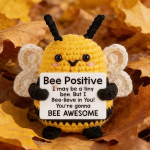 Ręcznie robiony na szydełku lew i pszczoła • Prezent „Jesteś odważniejszy” • Amigurumi z pozytywnym nastawieniem do pszczół • Prezent dla zdrowia psychicznego • Urodziny najlepszego przyjaciela • Mały towarzysz na biurku