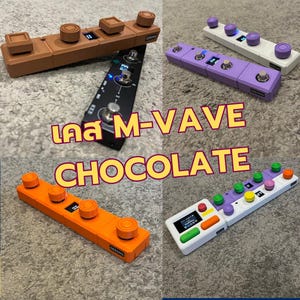 Puede incluir: Una variedad de pedales de efectos de audio electrónicos de colores. Los pedales son rectangulares con perillas y pequeñas pantallas. Los colores incluyen marrón, morado, naranja y blanco. Se muestra el texto "เคส M-VAVE CHOCOLATE".