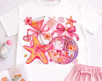 Coquette Beach PNG, Bola de discoteca PNG, Coquette de verano, Verano costero preppy, Camisa rosa femenina, Diseño de camisa con ambiente veraniego