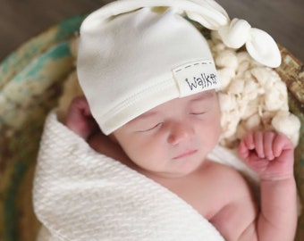 CREAM small TAG name hat: personalized baby hat, Baby name hat, personalized hat, knot beanie, newborn hat, name hat, knots, baby hat