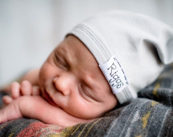 SOFT GREY kleiner Name TAG Hut: Neugeborenen Hut - personalisierte Baby Hut-Baby Name Hut-Neugeborenen Namen Hut-Neugeborenen Hut-Krankenhaus Hut-nach Hause kommen Outfit