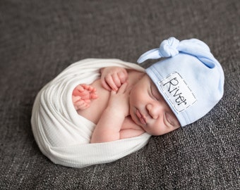BABY BLAU: Neugeborenen Mütze, personalisierte Baby Mütze, Namensmütze, personalisierte Mütze, Knotenmütze, Jungen Mütze, Baby Mütze, Neugeborenen Foto Requisite, Krankenhaus Mütze