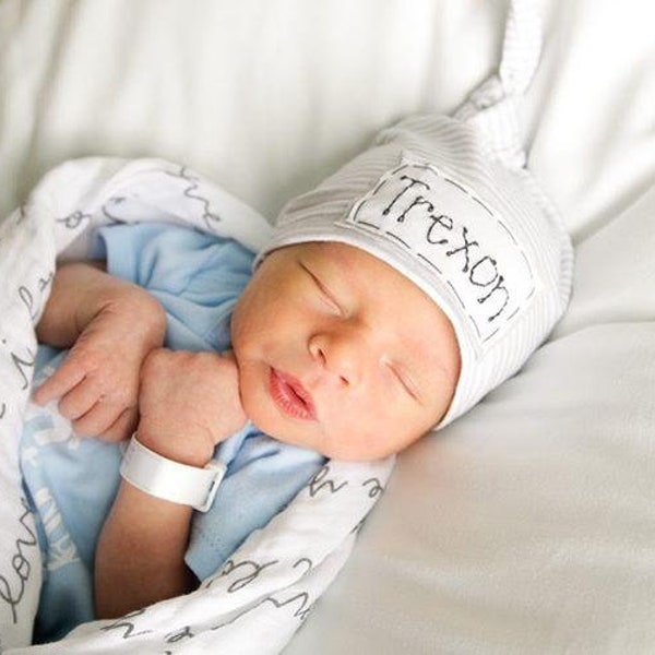 Skinny GRAY & WHITE STRIPE: sombrero de bebé personalizado, sombrero de nombre de bebé, sombrero de nombre de recién nacido, sombrero de recién nacido personalizado, sombrero de hospital, traje de regreso a casa