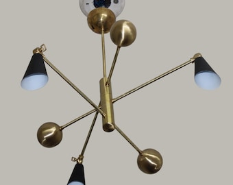 3-armiger, eleganter, gelochter Kronleuchter aus Messing - Mid-Century Modern Sputnik-Leuchte aus Rohmessing