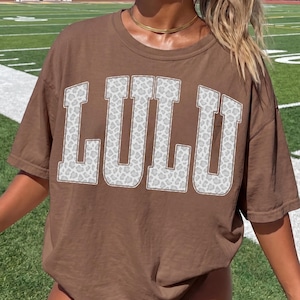 Lulu PNG, weißer Leopard Lulu Varsity Design, trendiges Mom Shirt Design, Lulu Sublimation Png, Muttertagsgeschenk digitaler Download