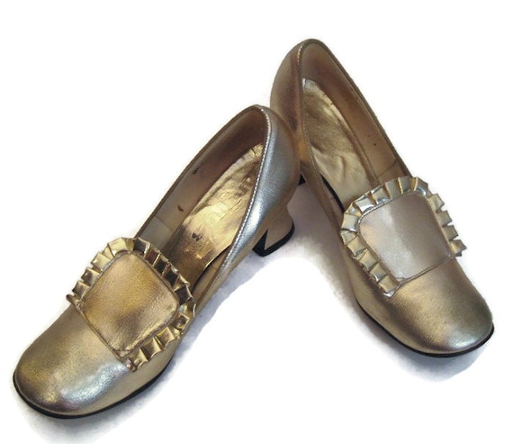 50s Faux Leather Shoes Gold Shoes Gold Faux Leathe