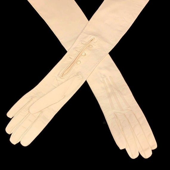 50s Long White Kid Leather with Three Buttons Oper