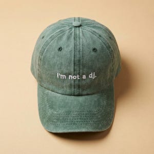 I am not a dj Embroidered Vintage Hat | Unisex baseball cap with embroidery | Geschenk für Freundin | Personalisiertes Geschenk image 6