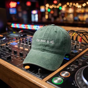 I am not a dj Embroidered Vintage Hat | Unisex baseball cap with embroidery | Geschenk für Freundin | Personalisiertes Geschenk image 3
