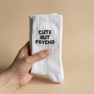 Leuke maar gekke sokken • Sokken met grappige slogan • Sarcastisch cadeau voor haar • Verjaardagscadeau voor je vriendin • Cadeau voor een vrijgezellenfeest • Grappig cadeau voor haar