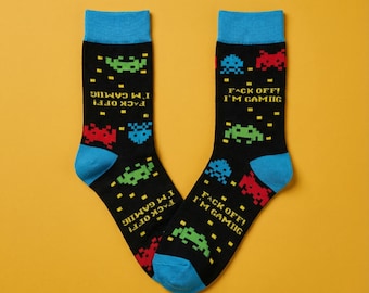 Vete a la mierda, estoy jugando • Calcetines de videojuegos • Regalo para amantes de los videojuegos • Regalo de cumpleaños de Navidad • Amigo invisible • Relleno de medias