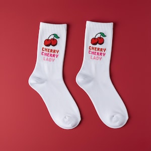 Cherry Cherry Lady-strumpor • Mysig vinterstrumpor • Julklapp • Hemlig tomte • Julklapp • Adventskalender • Presenter under 10 euro