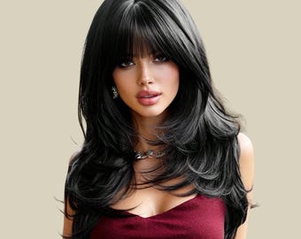 Peluca Negra en Capas con Flequillo – 24 Pulgadas Sintética Suave Resistente al Calor