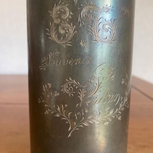 Arte de trincheira francesa da Primeira Guerra Mundial – Vaso de latão de 75 mm com caixa de concha de 1915 “Souvenir de Verdun”