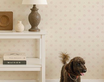 Papel pintado floral en tonos rosados: estilo romántico cottagecore, autoadhesivo o revestimiento de pared tradicional en colores personalizados.