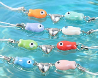 Kolorowa zawieszka do telefonu w kształcie rybki | Magnetyczny pasek w kształcie rybki | Łącznik w kształcie serca | Urocza ozdoba telefonu | Mały prezent dla niej | Prezent na Walentynki