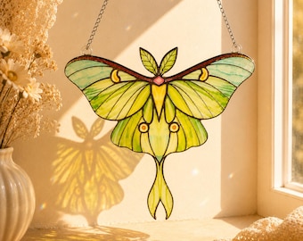Acchiappasole in vetro colorato con falena lunare, falena verde da appendere alla finestra, decorazione in vetro ispirata alla natura, regalo in stile cottagecore, arte da giardino
