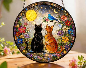 Witraż z parą kotów, okrągła dekoracja okienna z kwiatami, przytulny akcent domowy, prezent na rocznicę ślubu