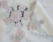 Vintage Linen Tablecloth 5 Napkins Madeira Applique Cut Work Peach Flowers 909A