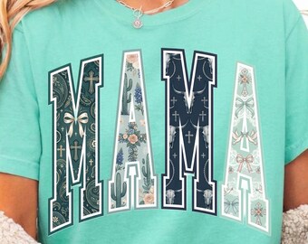 Western Mama PNG. Diseño floral de calavera de vaca con cruz, gráfico de sublimación para mamás con valores religiosos, diseño de camiseta de mamá a la moda, mamá orando PNG