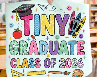 Pequeña promoción de graduados de 2026 PNG, diseño de graduación de preescolar y jardín de infancia (archivo digital)