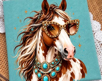 Glam Horse PNG, Okulary przeciwsłoneczne w panterkę z turkusową biżuterią, Western Cowgirl w stylu pędzla, Western Horse PNG, Koń w okularach przeciwsłonecznych