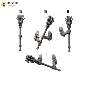 Könnte beinhalten: Eine Sammlung grauer Miniaturwaffen aus Kunststoff, darunter Streitkolben und Arme, vor weißem Hintergrund. Die Waffen sind mit 1B, 1D, 1E und 1F gekennzeichnet. Das GreyTide Studio-Logo befindet sich oben links.