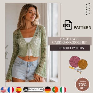 Può includere: Un cardigan in pizzo all'uncinetto color verde salvia con maniche lunghe svasate, scollo a V e chiusura frontale con laccetti. L'immagine include il testo PDF PATTERN, SAGE LACE CARDIGAN CROCHET e CROCHET PATTERN, con gomitoli di lana.