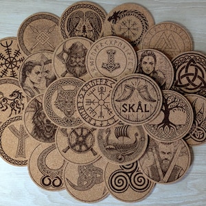 Dessous de verre Viking en liège – 24 symboles nordiques | Lot personnalisable 4, 6, 8 (+ option décapsuleur) | Idée cadeau & déco viking