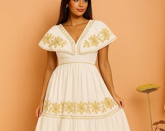 Vestido midi blanco de inspiración vintage con bordado floral amarillo / Elegante vestido de verano bordado