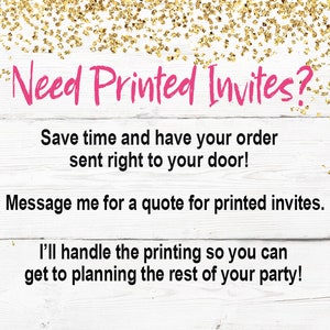 Puede incluir: Fondo de madera blanca con detalles de purpurina dorada. El texto rosa dice "Need Printed Invites?" seguido de texto que ofrece servicios de impresi&oacute;n. El texto promete ahorrar tiempo y encargarse de la impresi&oacute;n.