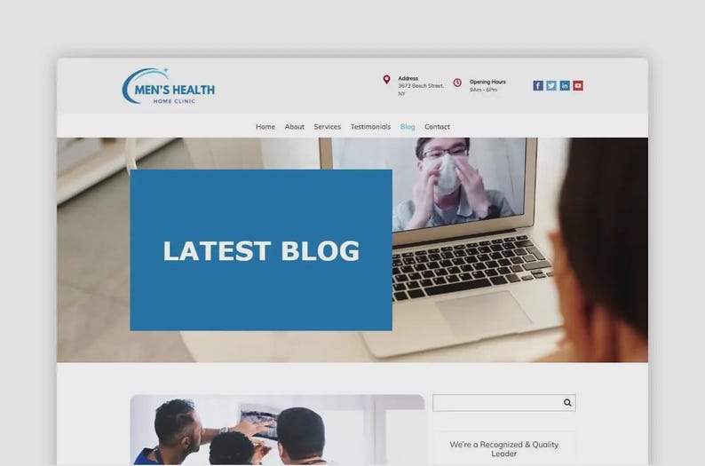 Puede incluir: Captura de pantalla de un sitio web para Men's Health Home Clinic. El sitio muestra una pancarta azul con el texto "LATEST BLOG". Una videollamada se muestra en la pantalla de una computadora port&aacute;til. El encabezado del sitio web incluye el logotipo de la cl&iacute;nica, informaci&oacute;n de contacto e iconos de redes sociales.