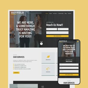 Peut inclure: Une conception de site web affichée sur un ordinateur de bureau et un smartphone. Le site web présente le texte "WE ARE HERE, & SOMETHINGH TRULY AMAZING IS WAITING FOR YOU!!" et un formulaire pour "Reach Us Now!!". Le smartphone montre un design similaire.